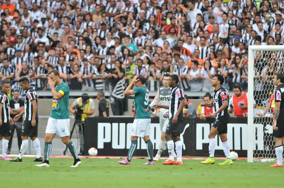 Imagens do primeiro tempo do jogo entre Atltico e Caldense, no Mineiro, pela final do Estadual