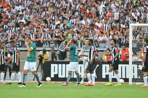 Imagens do primeiro tempo do jogo entre Atltico e Caldense, no Mineiro, pela final do Estadual