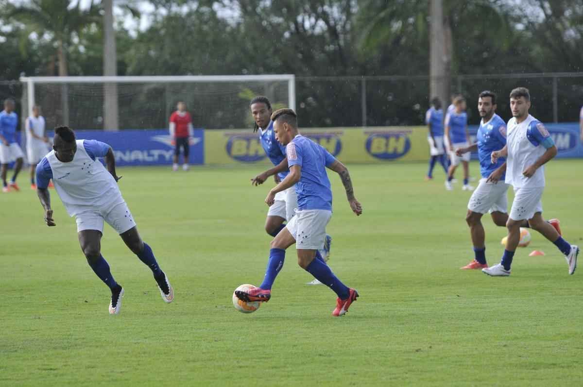 Imagens do treino do Cruzeiro na tarde desta quarta-feira, na Toca da Raposa II.