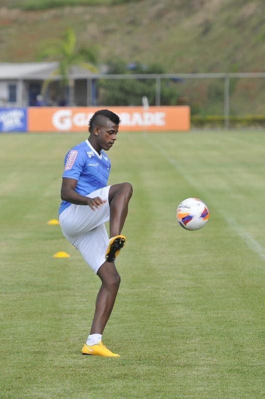 Meia-atacante Marcus Vinicius fez trabalho  parte, juntamente com Damio e Willian Farias