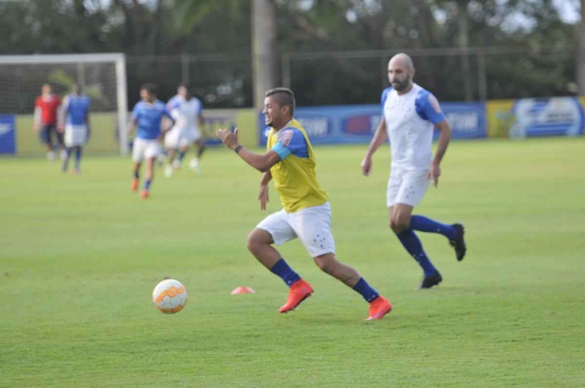 Imagens do treino do Cruzeiro na tarde desta quarta-feira, na Toca da Raposa II.