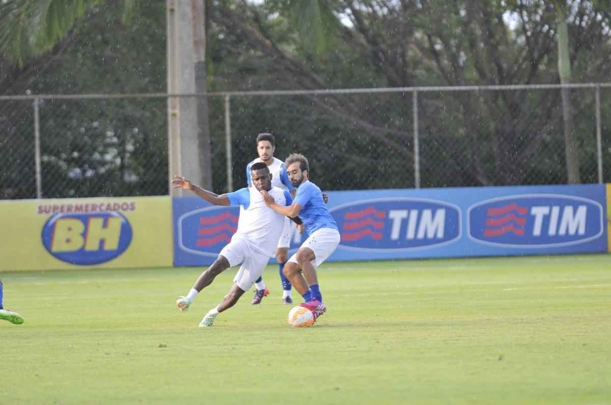Imagens do treino do Cruzeiro na tarde desta quarta-feira, na Toca da Raposa II.