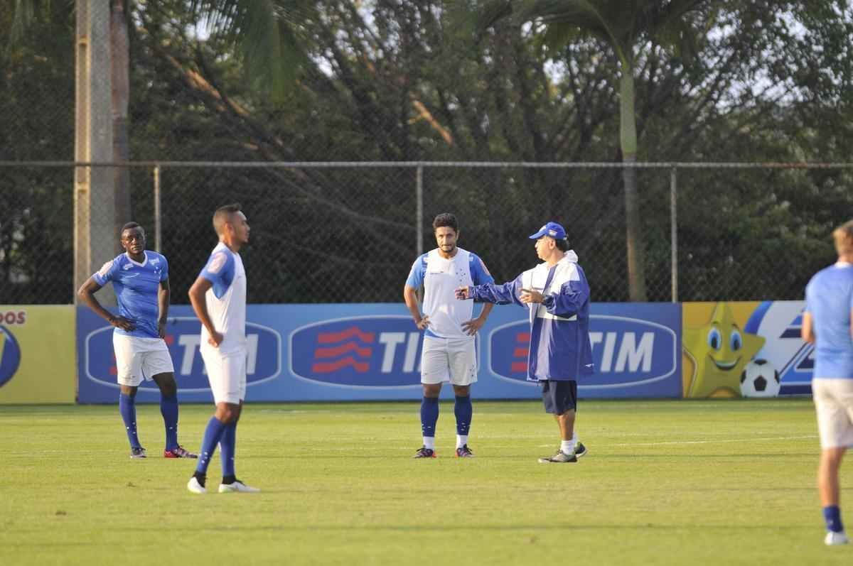 Imagens do treino do Cruzeiro na tarde desta quarta-feira, na Toca da Raposa II.