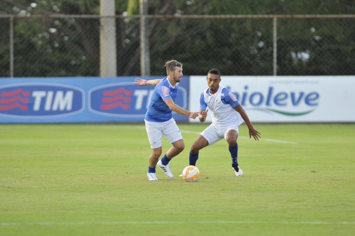 Imagens do treino do Cruzeiro na tarde desta quarta-feira, na Toca da Raposa II.