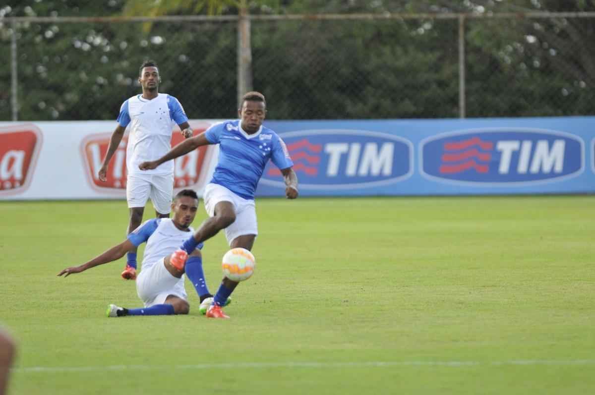Imagens do treino do Cruzeiro na tarde desta quarta-feira, na Toca da Raposa II.