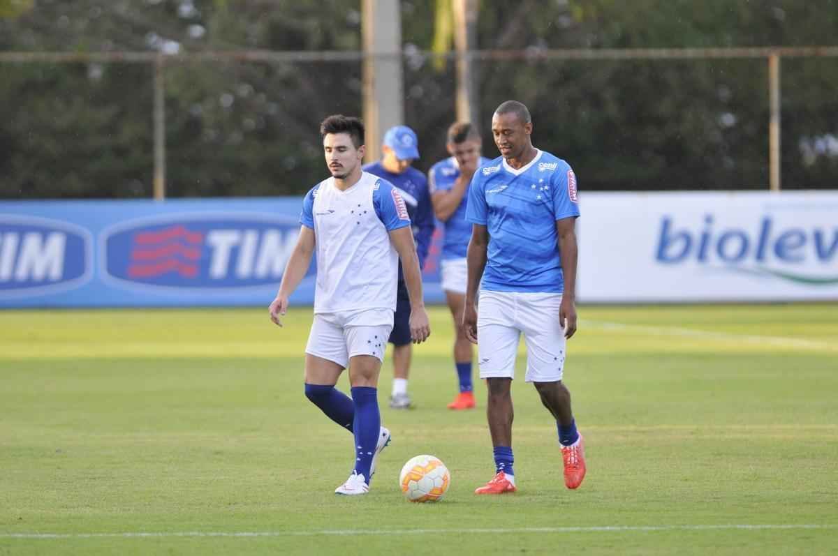 Imagens do treino do Cruzeiro na tarde desta quarta-feira, na Toca da Raposa II.