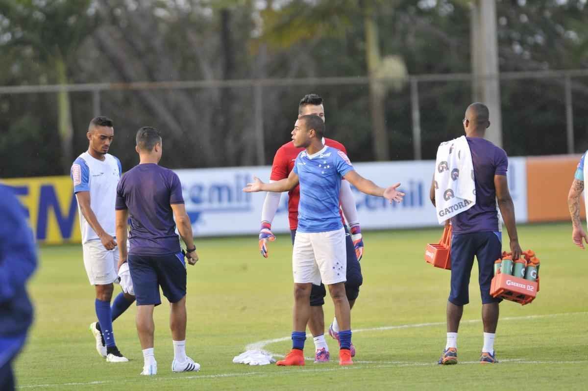 Imagens do treino do Cruzeiro na tarde desta quarta-feira, na Toca da Raposa II.