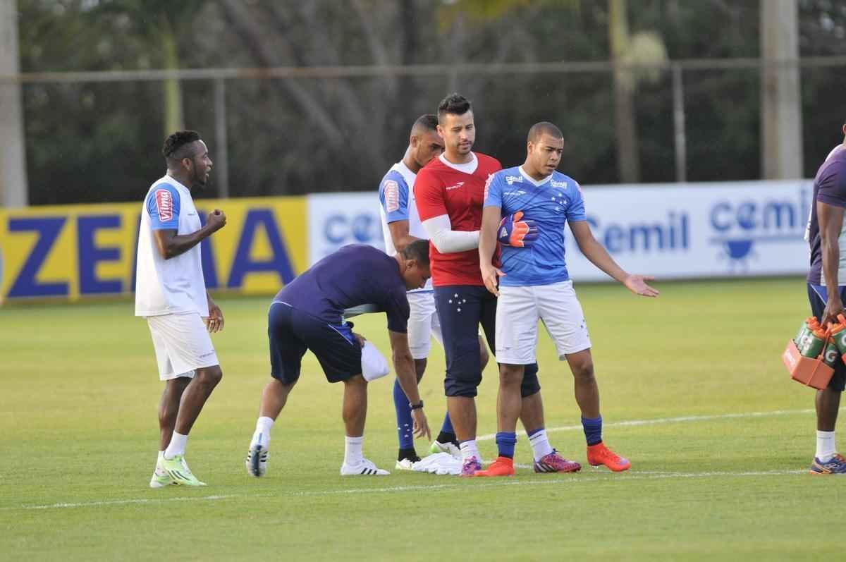 Imagens do treino do Cruzeiro na tarde desta quarta-feira, na Toca da Raposa II.