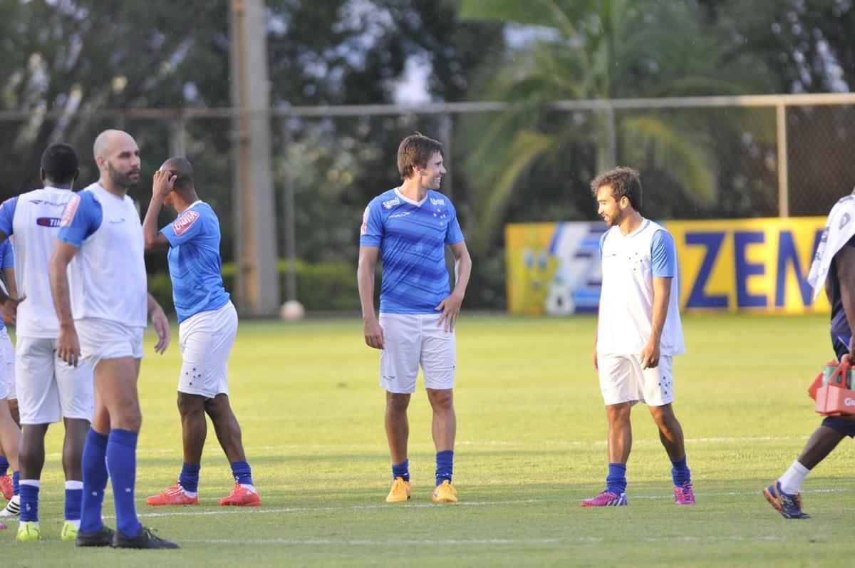 Imagens do treino do Cruzeiro na tarde desta quarta-feira, na Toca da Raposa II.