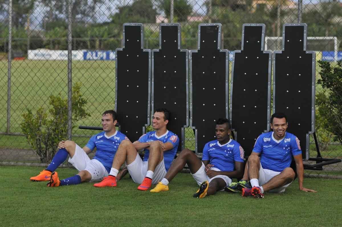 Willian Farias, Damio, Marcus Vincius e Cear, depois de treino  parte, acompanharam atividade dos demais