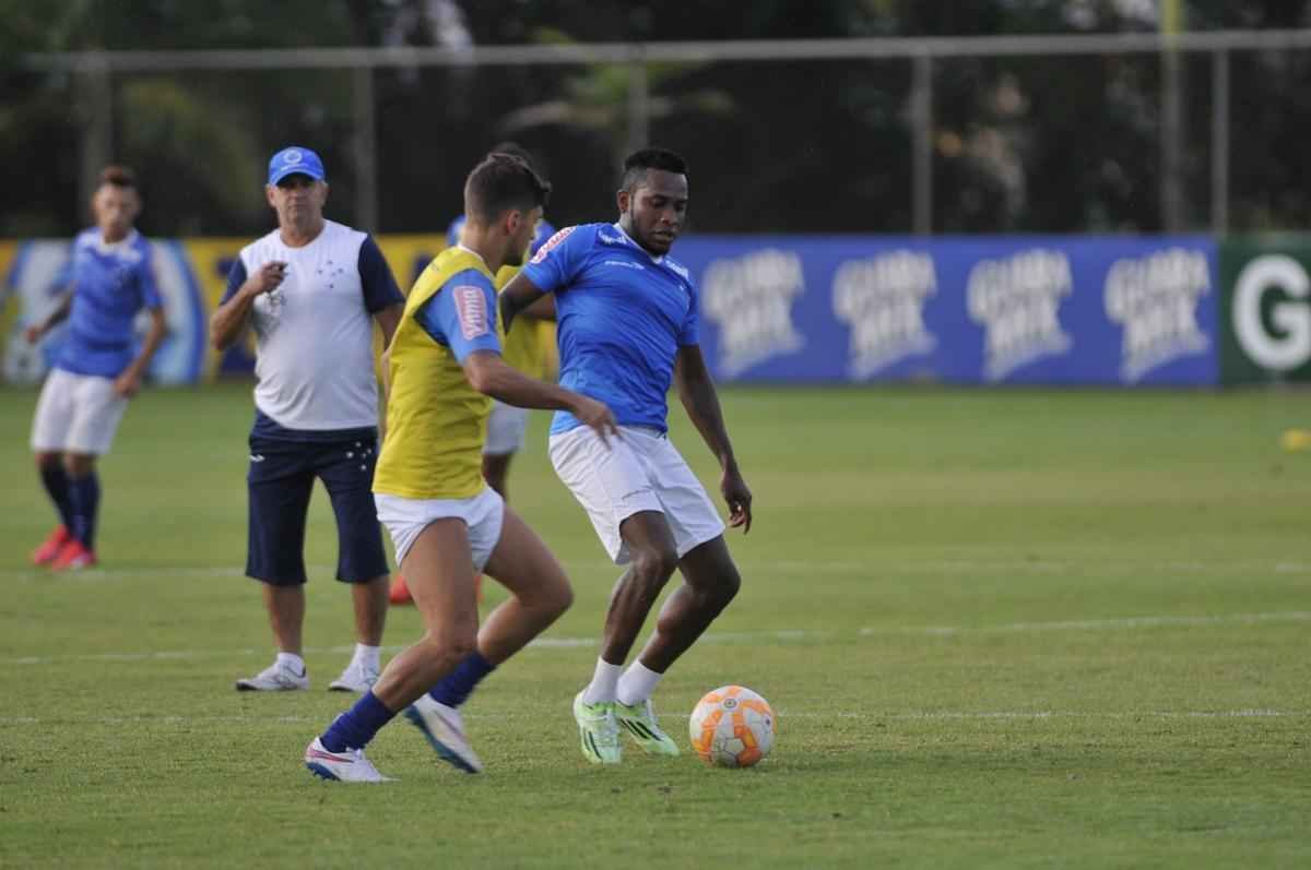 Imagens do treino do Cruzeiro na tarde desta quarta-feira, na Toca da Raposa II.