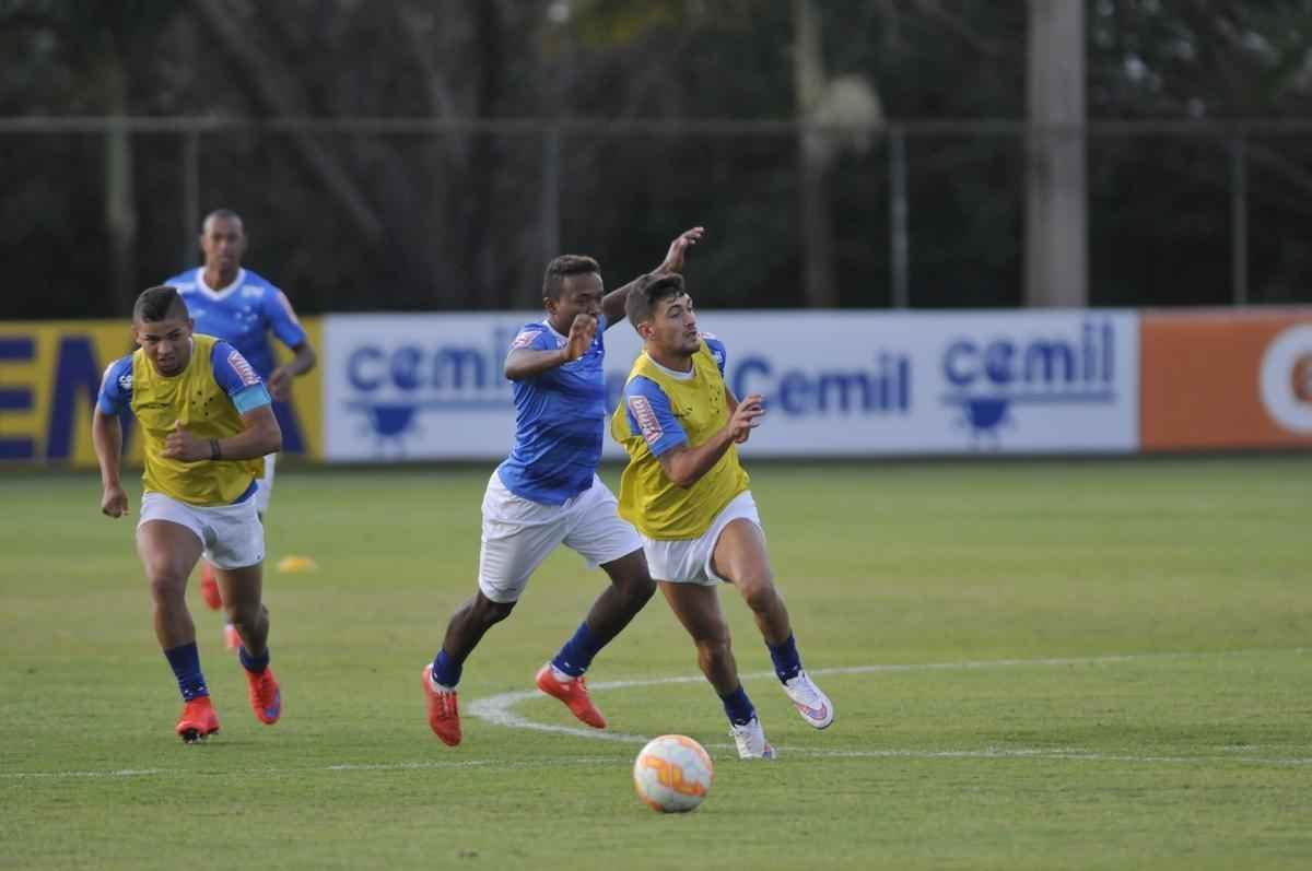 Imagens do treino do Cruzeiro na tarde desta quarta-feira, na Toca da Raposa II.