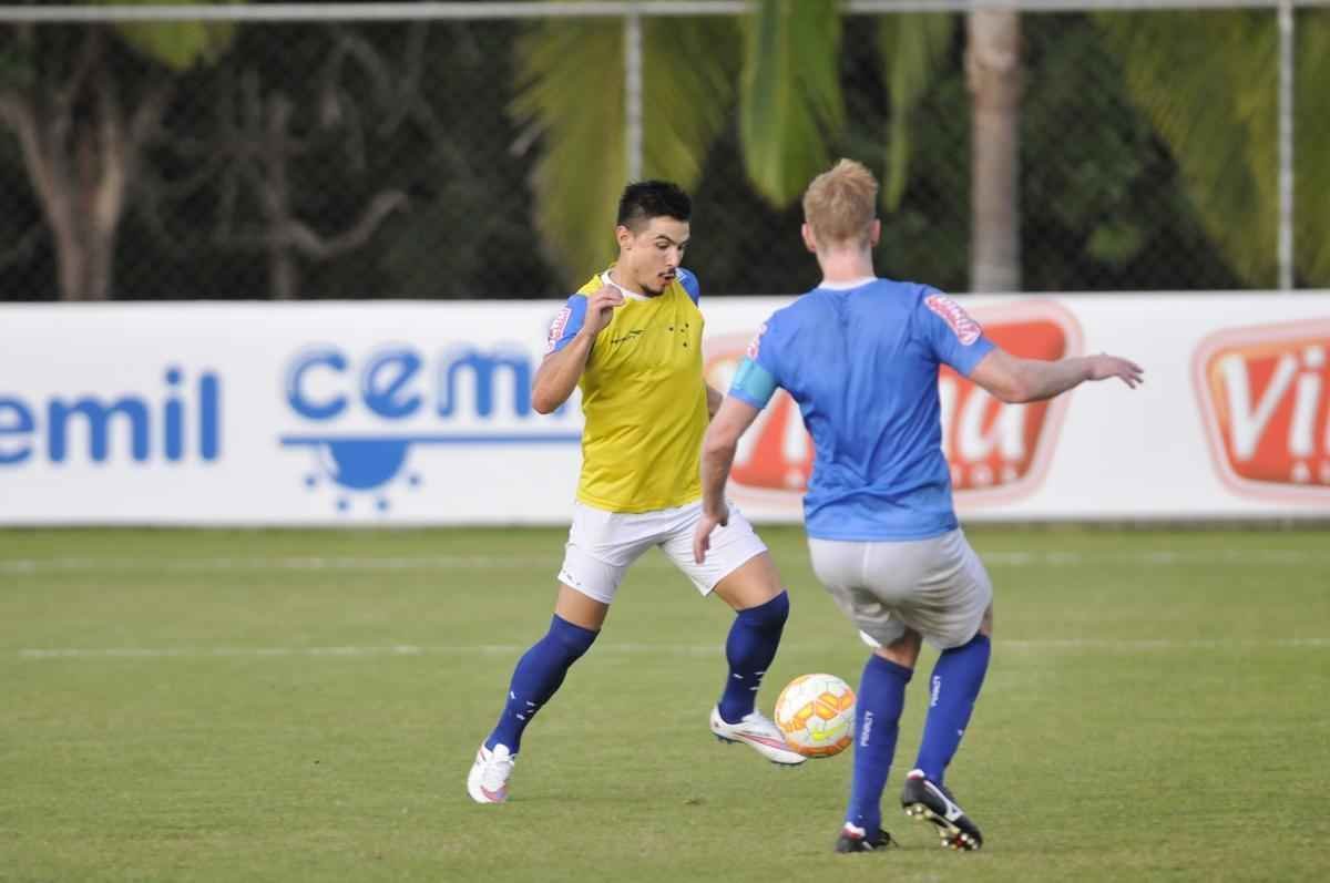Imagens do treino do Cruzeiro na tarde desta quarta-feira, na Toca da Raposa II.