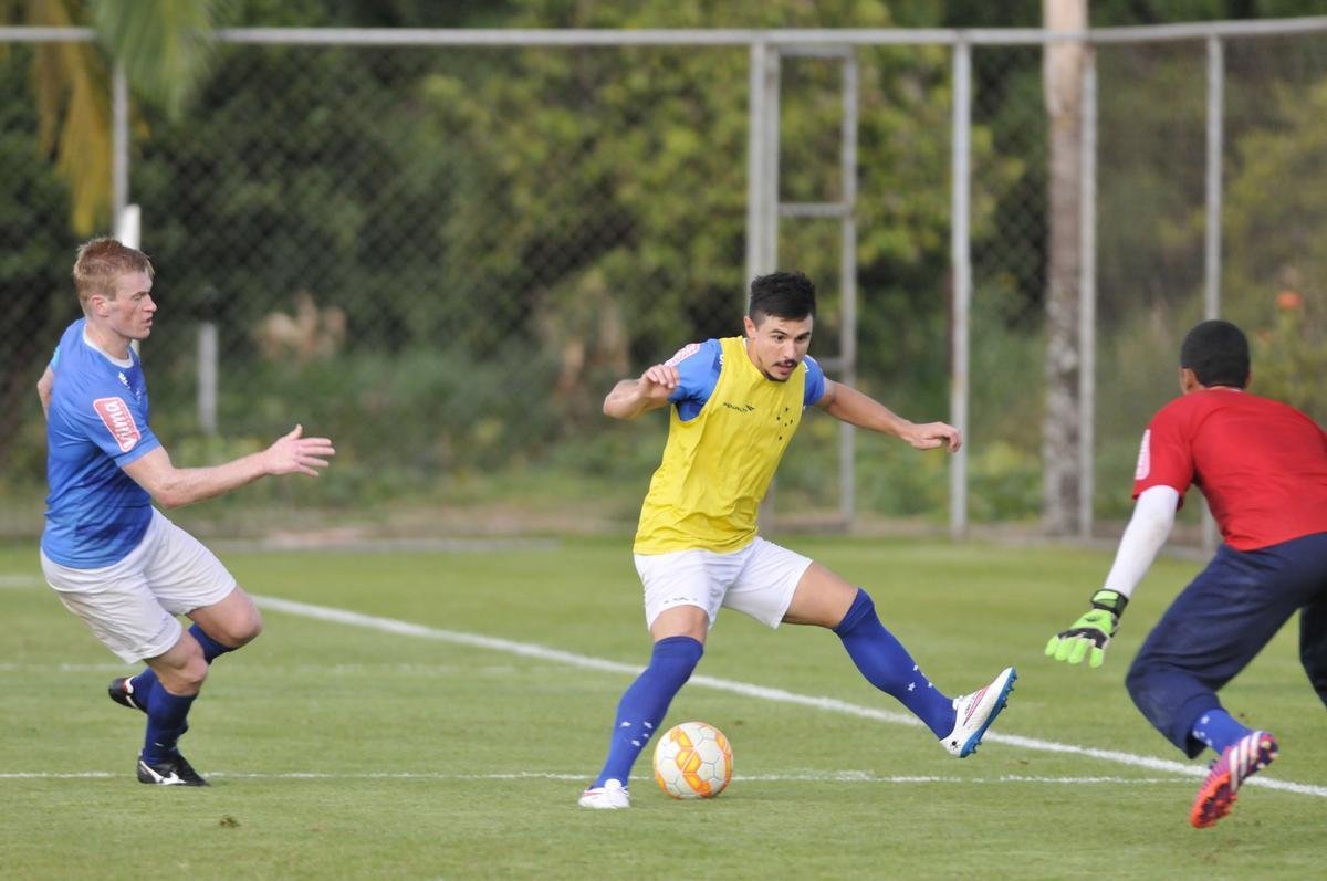 Imagens do treino do Cruzeiro na tarde desta quarta-feira, na Toca da Raposa II.