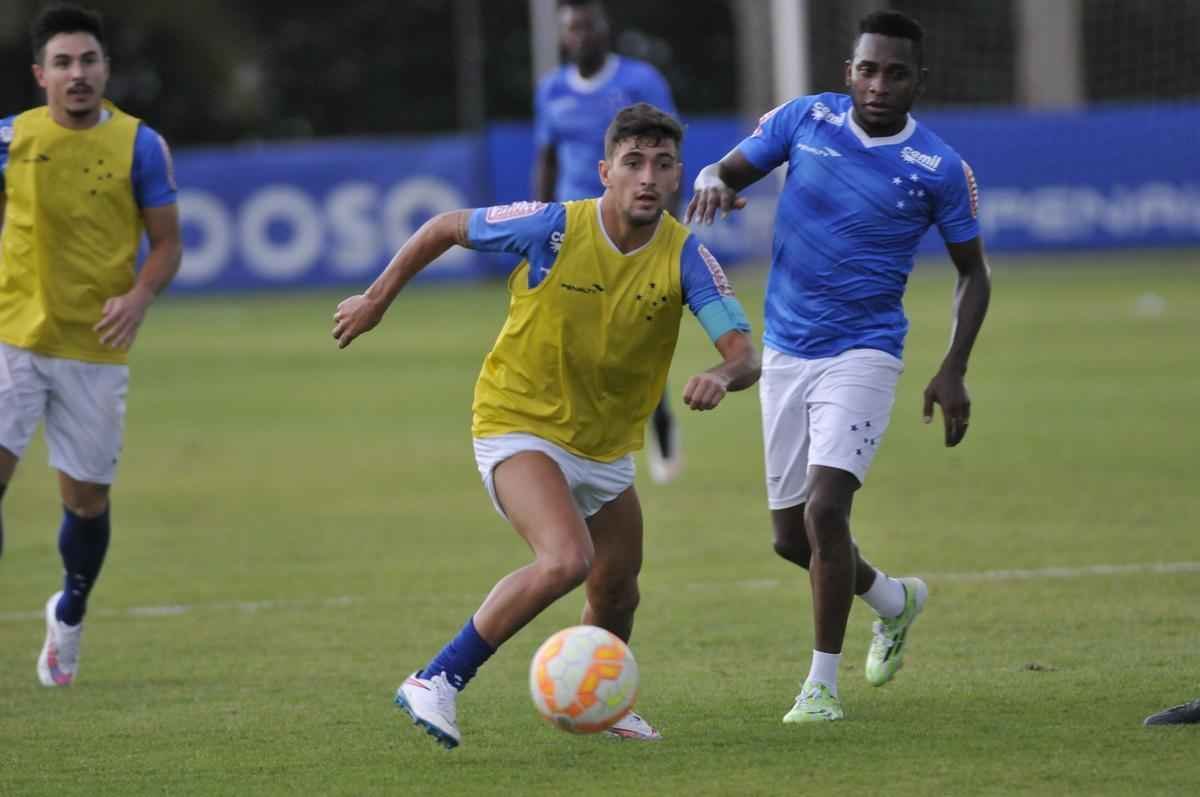 Imagens do treino do Cruzeiro na tarde desta quarta-feira, na Toca da Raposa II.