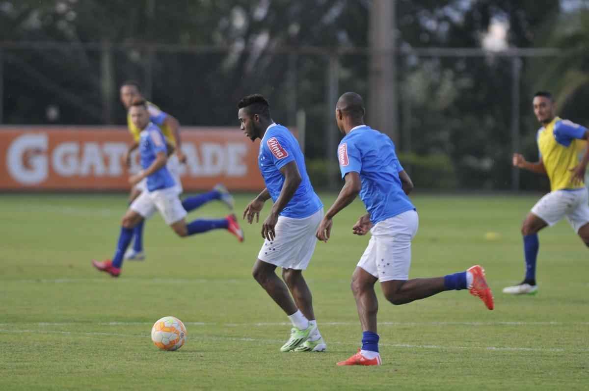 Imagens do treino do Cruzeiro na tarde desta quarta-feira, na Toca da Raposa II.