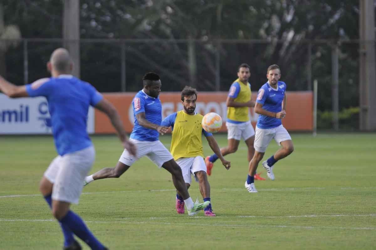 Imagens do treino do Cruzeiro na tarde desta quarta-feira, na Toca da Raposa II.