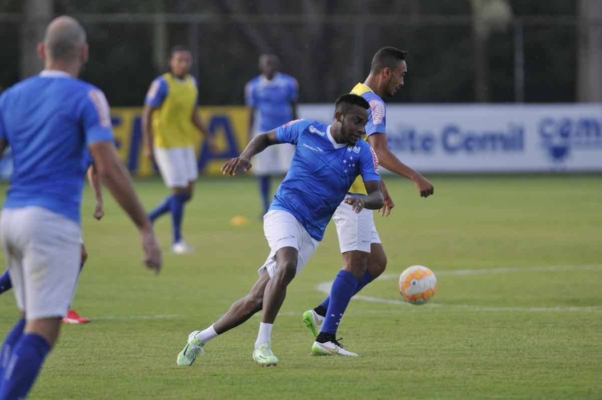Imagens do treino do Cruzeiro na tarde desta quarta-feira, na Toca da Raposa II.