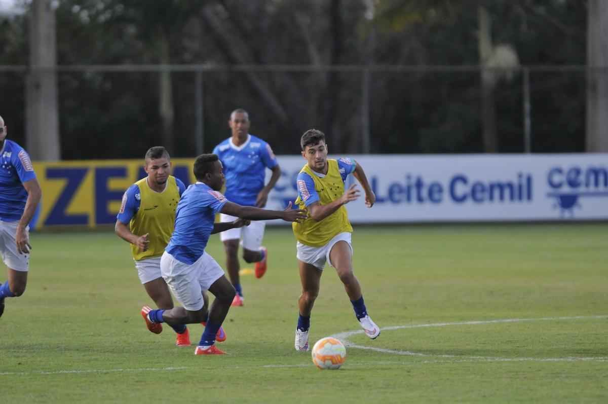 Imagens do treino do Cruzeiro na tarde desta quarta-feira, na Toca da Raposa II.
