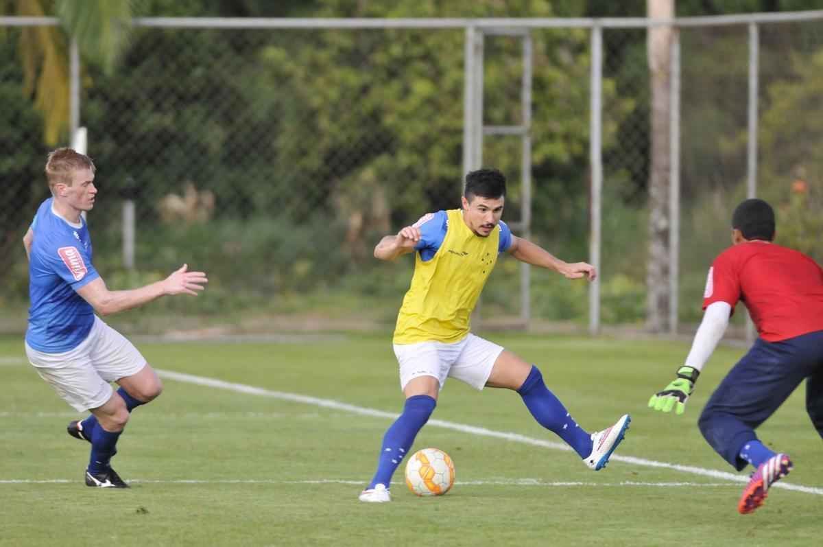 Imagens do treino do Cruzeiro na tarde desta quarta-feira, na Toca da Raposa II.
