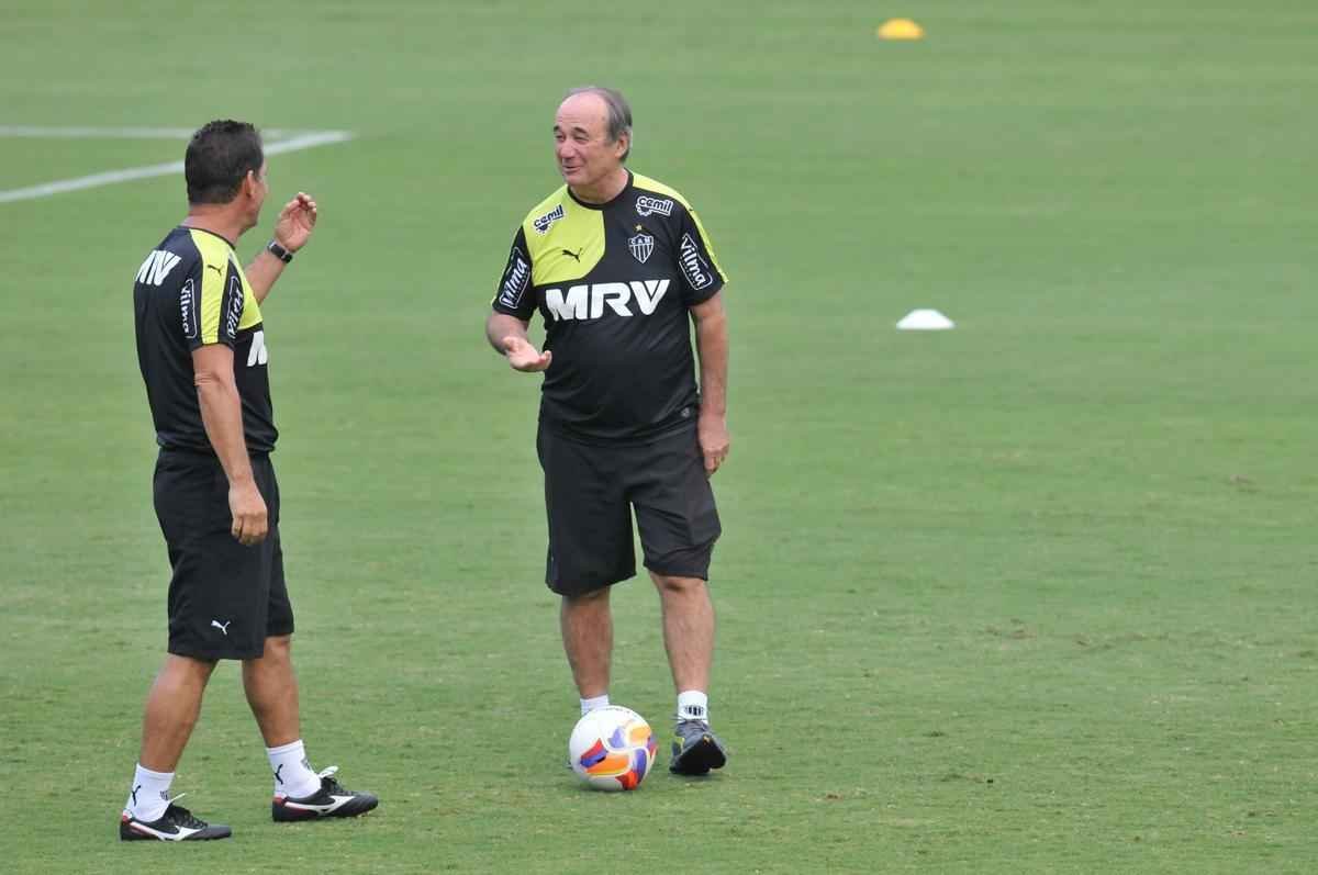 Tcnico Levir Culpi durante atividade na Cidade do Galo