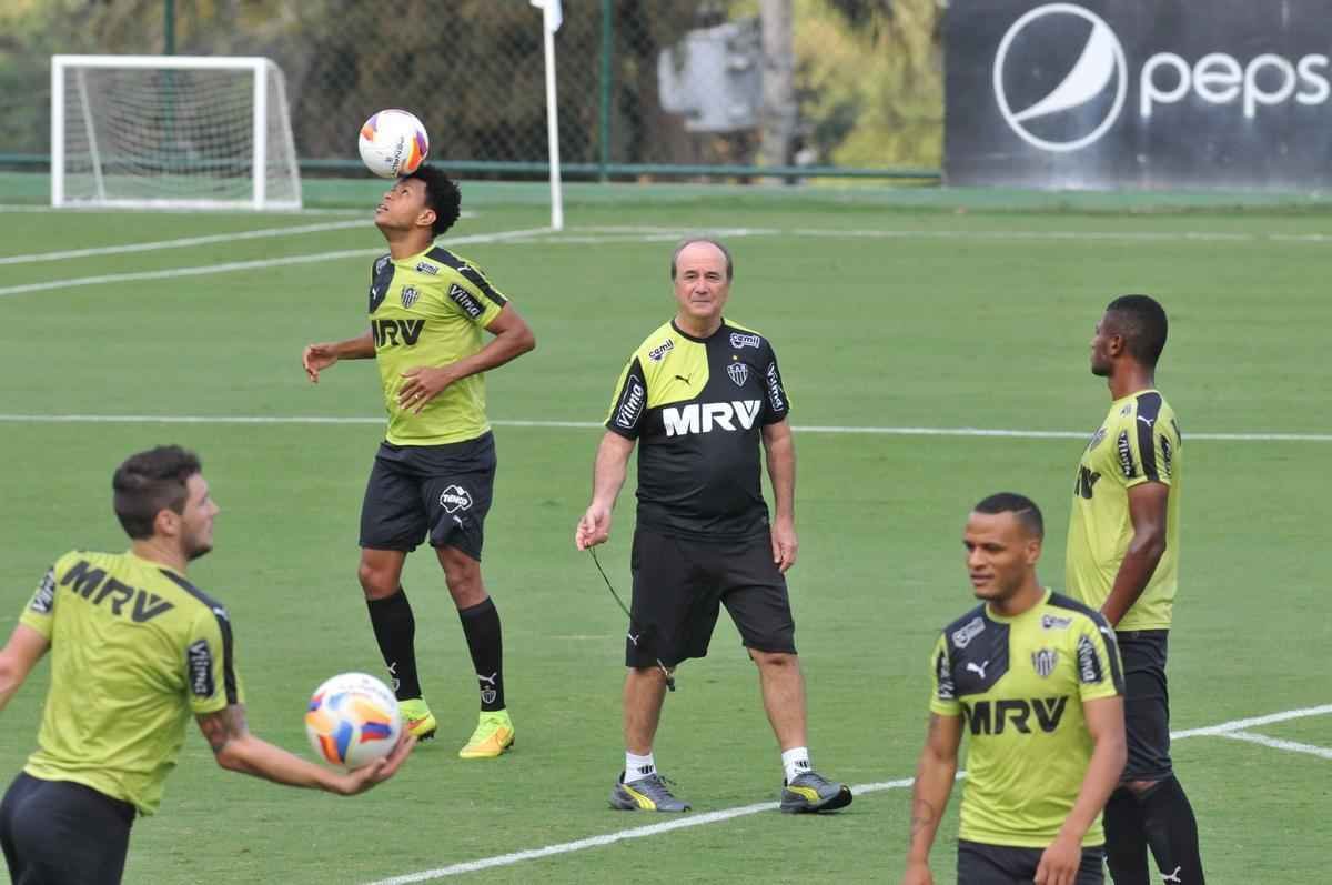 Tcnico Levir Culpi durante atividade na Cidade do Galo