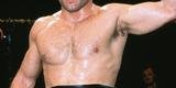 Randy Couture, em janeiro de 1998 - Couture perdeu o t�tulo dos pesados do UFC depois de assinar com Vale Tudo Japan. O lutador travou uma batalha contratual com a organiza��o