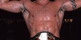 Jens Pulver, em mar�o de 2002 - Deixou o UFC depois de travar uma disputa contratual com a organiza��o. Sem a renova��o, foi destitu�do da condi��o de campe�o