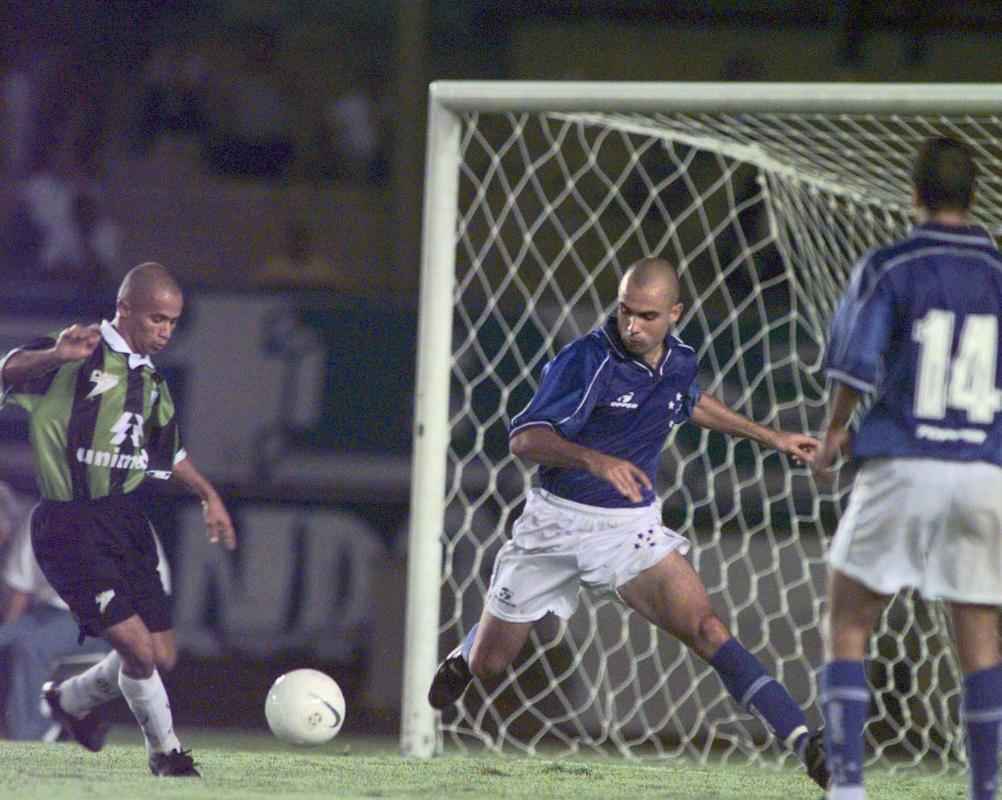 O Amrica foi campeo da Copa Sul-Minas de 2000 aps vencer o Cruzeiro na deciso