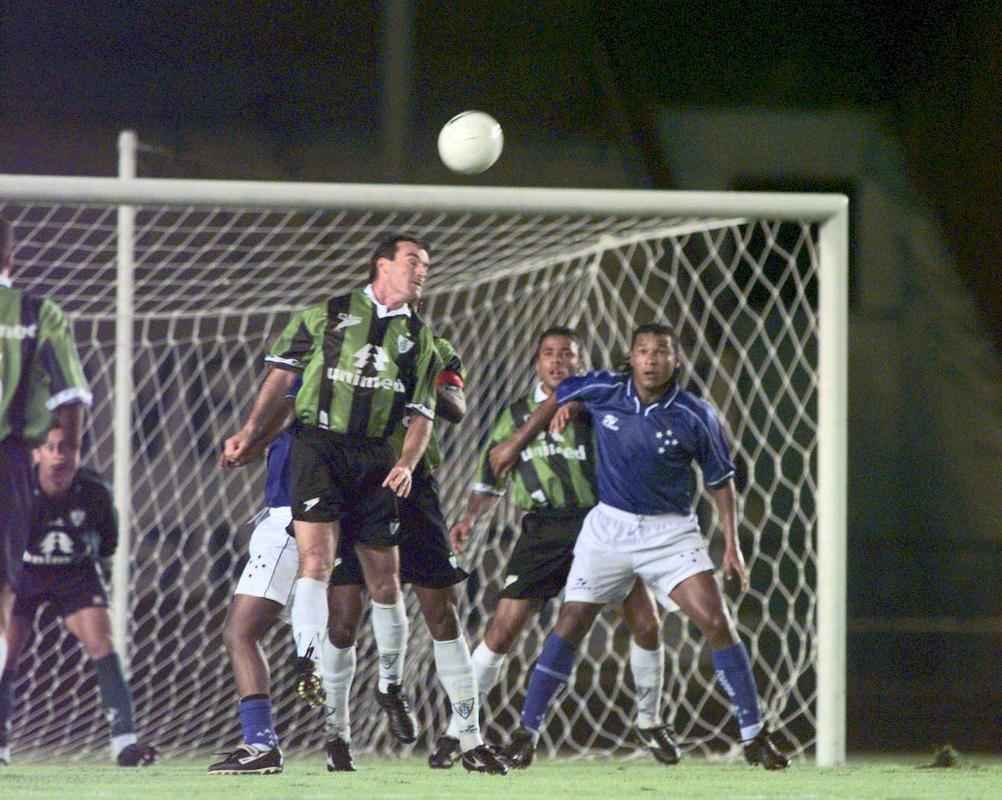 O Amrica foi campeo da Copa Sul-Minas de 2000 aps vencer o Cruzeiro na deciso