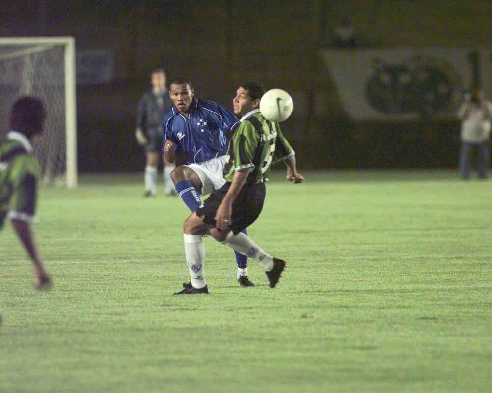 O Amrica foi campeo da Copa Sul-Minas de 2000 aps vencer o Cruzeiro na deciso