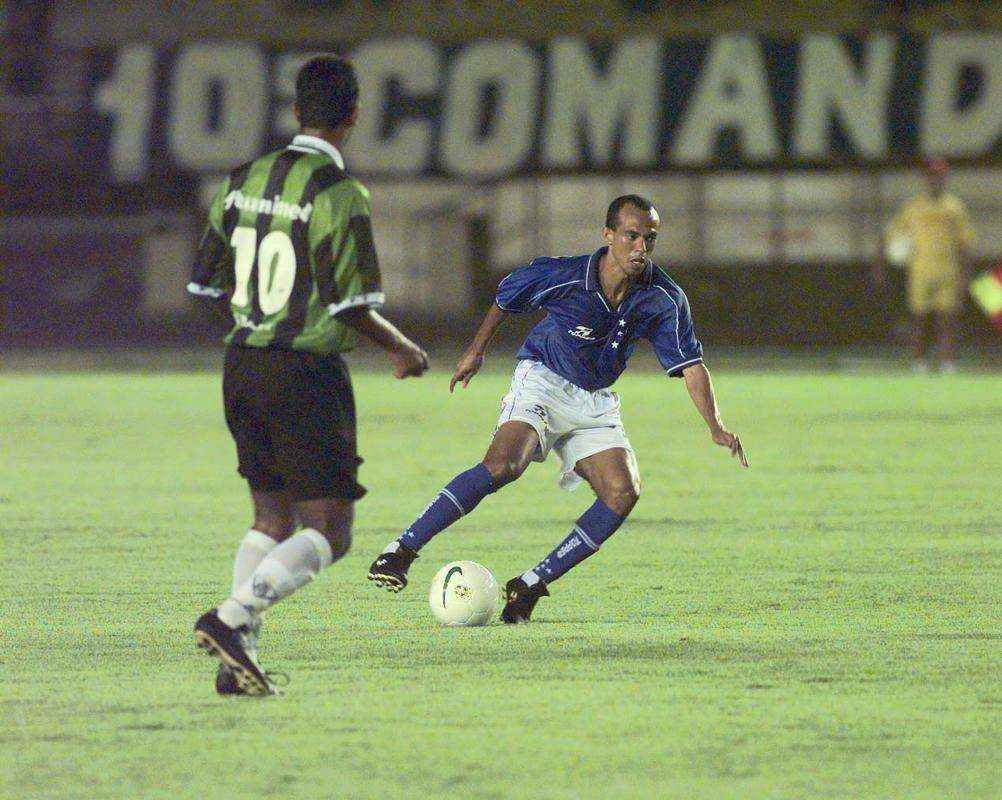O Amrica foi campeo da Copa Sul-Minas de 2000 aps vencer o Cruzeiro na deciso