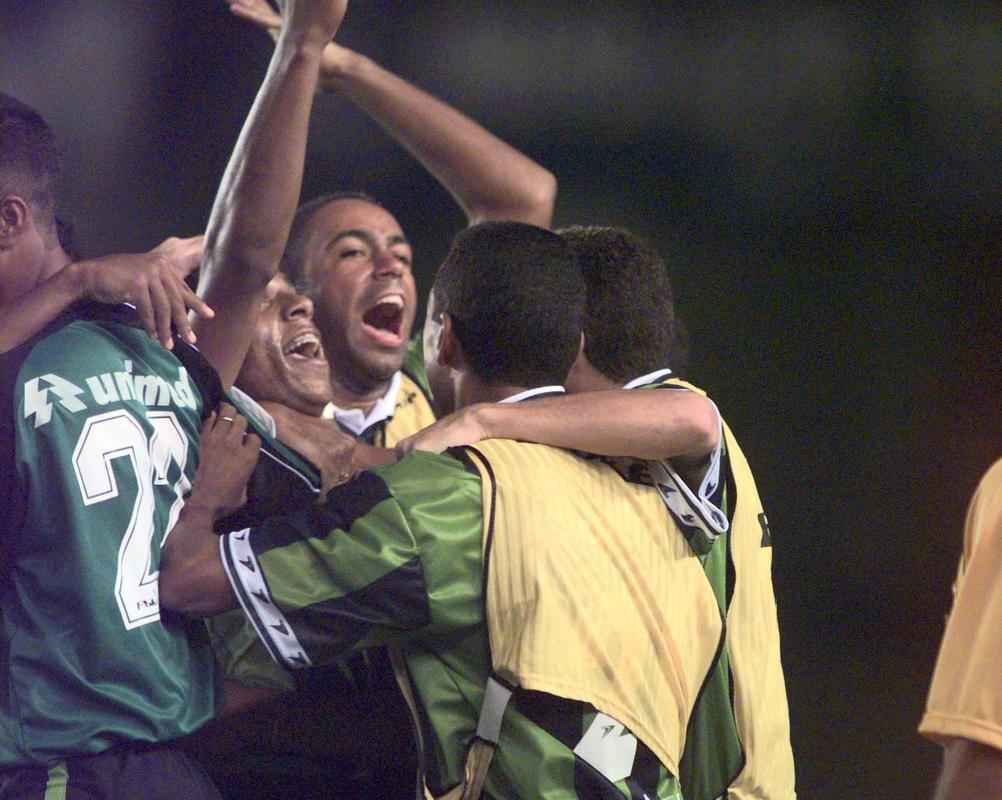 O Amrica foi campeo da Copa Sul-Minas de 2000 aps vencer o Cruzeiro na deciso