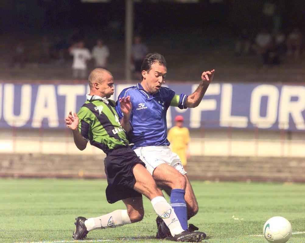 O Amrica foi campeo da Copa Sul-Minas de 2000 aps vencer o Cruzeiro na deciso