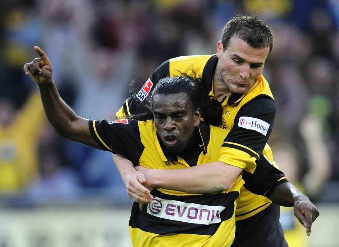Tinga jogou 154 partidas pelo Borussia, marcou 31 gols e conquistou uma Supercopa da Alemanha de 2008