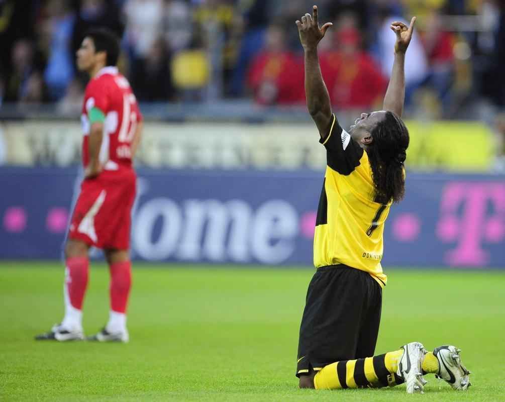 Tinga jogou 154 partidas pelo Borussia, marcou 31 gols e conquistou uma Supercopa da Alemanha de 2008
