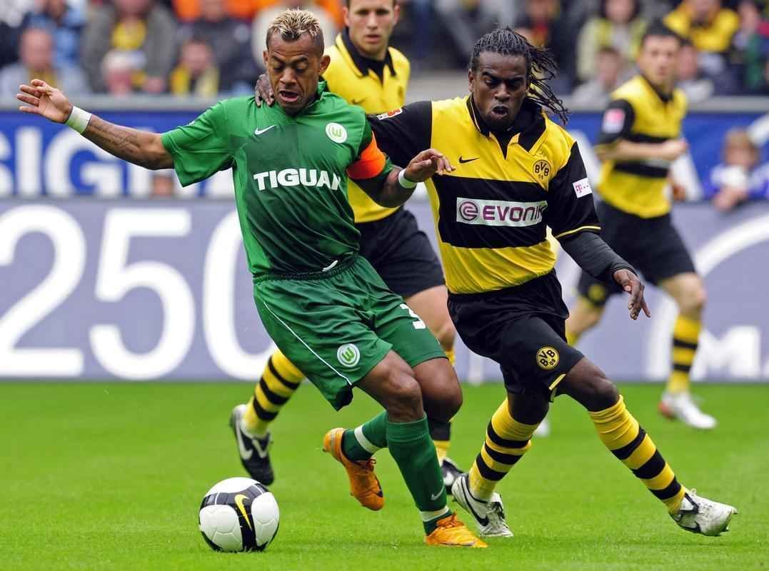 Tinga jogou 154 partidas pelo Borussia, marcou 31 gols e conquistou uma Supercopa da Alemanha de 2008