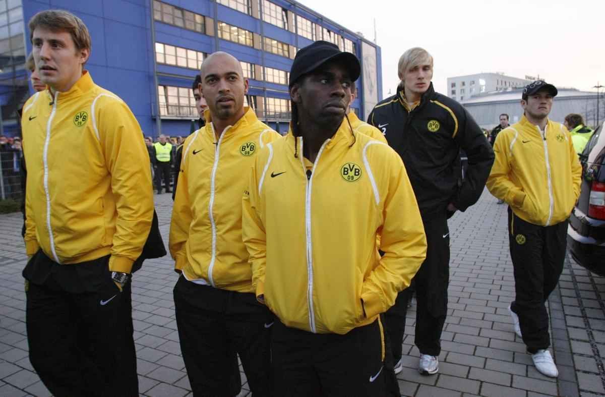 Tinga jogou 154 partidas pelo Borussia, marcou 31 gols e conquistou uma Supercopa da Alemanha de 2008