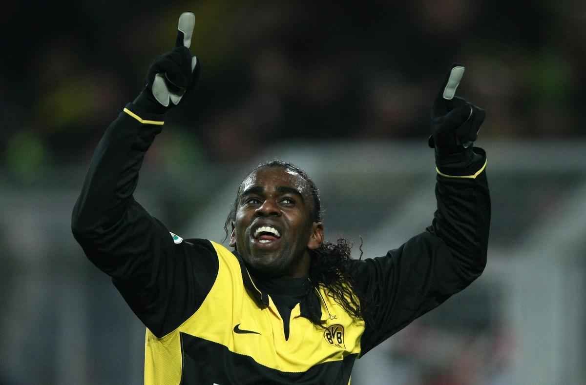 Tinga jogou 154 partidas pelo Borussia, marcou 31 gols e conquistou uma Supercopa da Alemanha de 2008