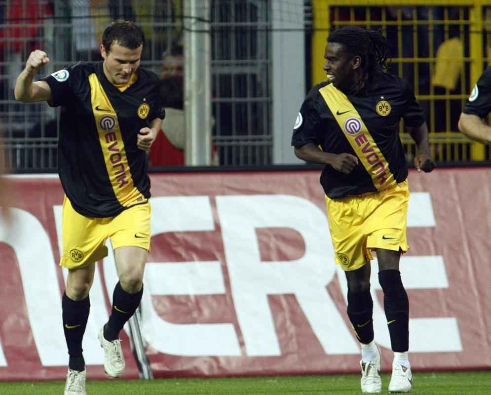 Tinga jogou 154 partidas pelo Borussia, marcou 31 gols e conquistou uma Supercopa da Alemanha de 2008