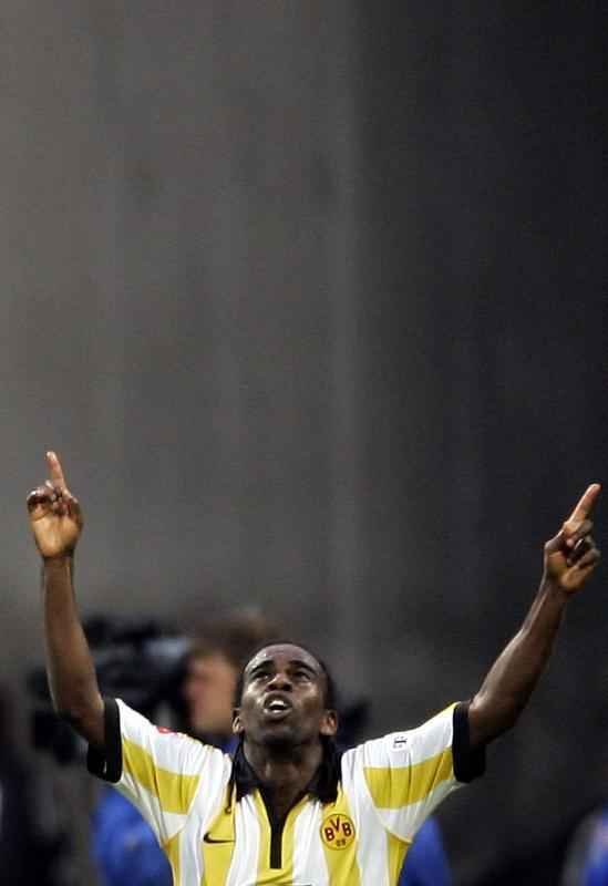 Tinga jogou 154 partidas pelo Borussia, marcou 31 gols e conquistou uma Supercopa da Alemanha de 2008