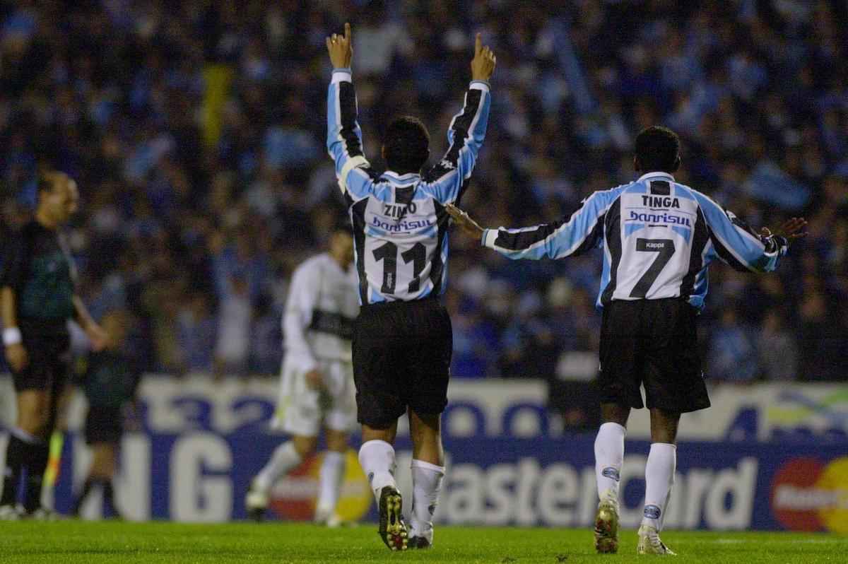 Pelo Grmio, Tinga disputou 201 jogos e marcou 18. Ganhou dois Gachos, uma Sul-Minas e duas Copas do Brasil