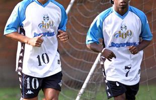 Pelo Grmio, Tinga disputou 201 jogos e marcou 18. Ganhou dois Gachos, uma Sul-Minas e duas Copas do Brasil