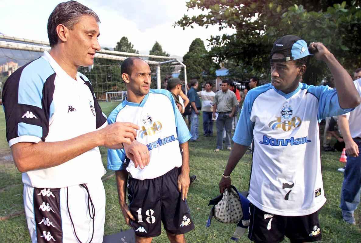 Pelo Grmio, Tinga disputou 201 jogos e marcou 18. Ganhou dois Gachos, uma Sul-Minas e duas Copas do Brasil
