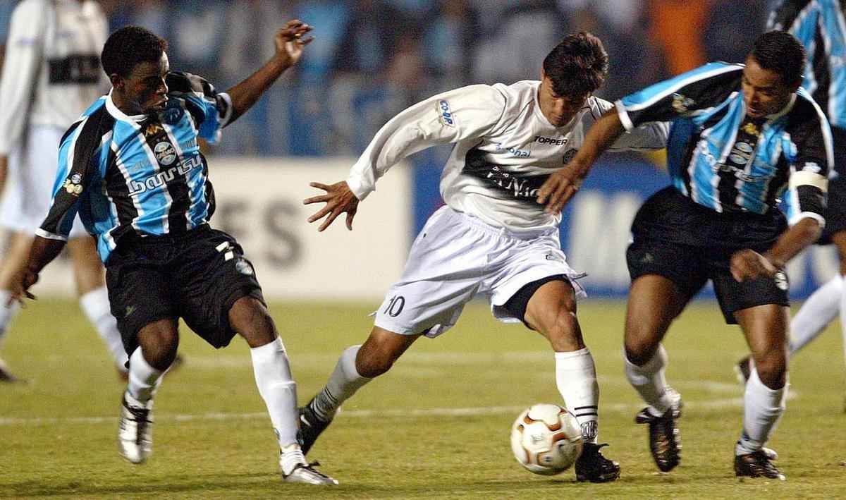 Pelo Grmio, Tinga disputou 201 jogos e marcou 18. Ganhou dois Gachos, uma Sul-Minas e duas Copas do Brasil