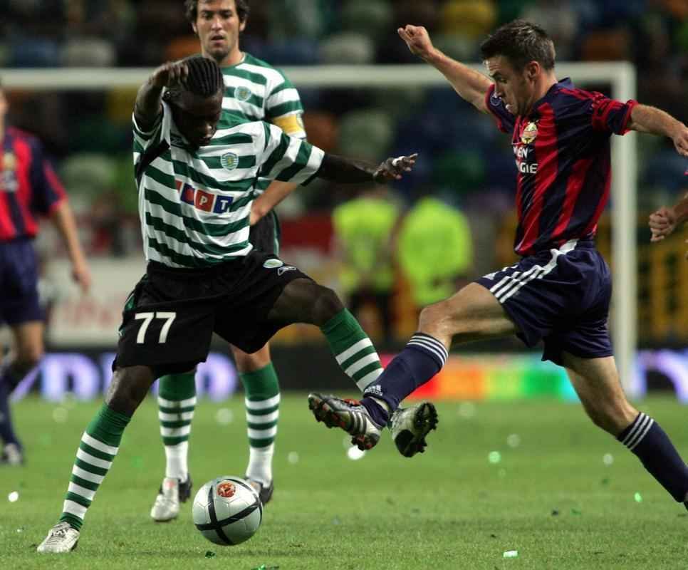 Em 2004, Tinga teve rpida passagem pelo Sporting e jogou 20 partidas pelo clube portugus