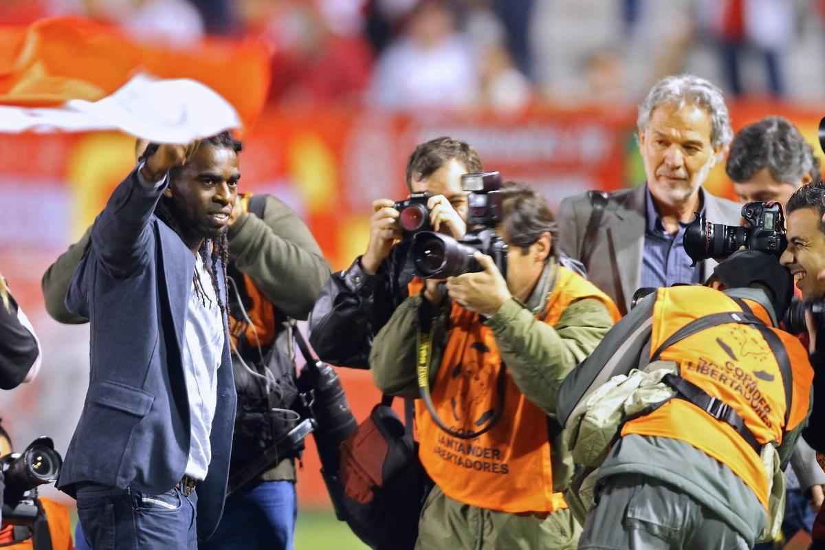 Em duas passagens pelo Inter, Tinga conquistou trs Gachos, duas Libertadores (2006 e 2010) e uma Recopa (2011). No Colorado, disputou 160 jogos e marcou 20 gols.