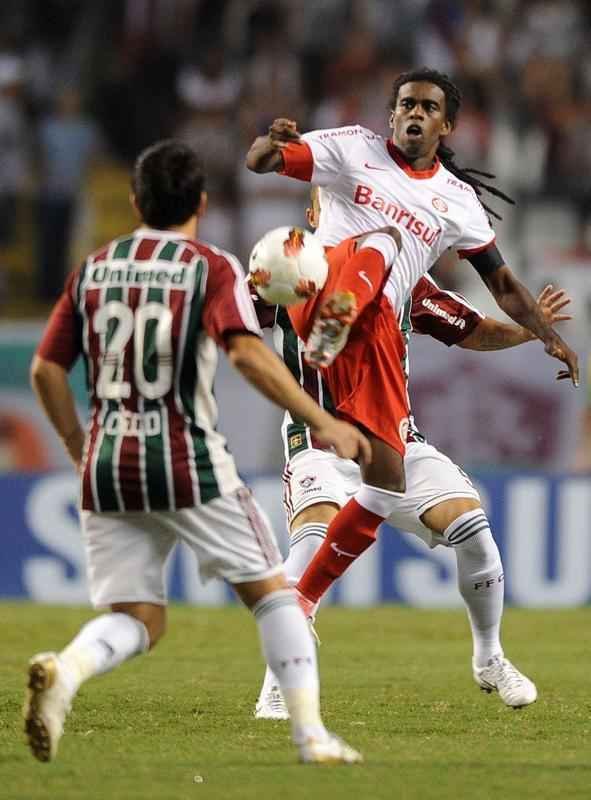 Em duas passagens pelo Inter, Tinga conquistou trs Gachos, duas Libertadores (2006 e 2010) e uma Recopa (2011). No Colorado, disputou 160 jogos e marcou 20 gols.