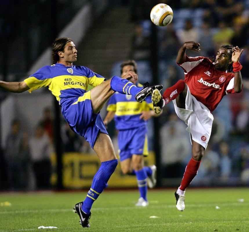 Em duas passagens pelo Inter, Tinga conquistou trs Gachos, duas Libertadores (2006 e 2010) e uma Recopa (2011). No Colorado, disputou 160 jogos e marcou 20 gols.