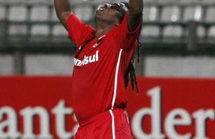 Em duas passagens pelo Inter, Tinga conquistou trs Gachos, duas Libertadores (2006 e 2010) e uma Recopa (2011). No Colorado, disputou 160 jogos e marcou 20 gols.